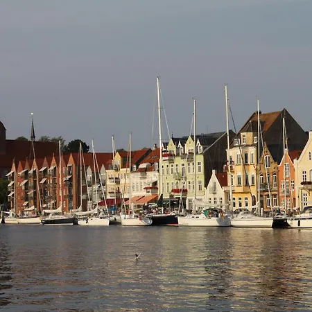 Gemuetliches-ferienhaus-mit-niedlichem-anbau *