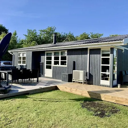 Holiday home Familienferienhaus-Mit-Ofen-Spielturm-Und-Zwei-Terrassen