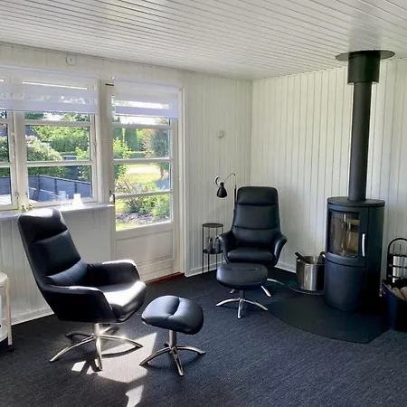 Familienferienhaus-Mit-Ofen-Spielturm-Und-Zwei-Terrassen Holiday home *