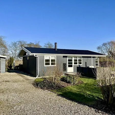 Holiday home Familienferienhaus-Mit-Ofen-Spielturm-Und-Zwei-Terrassen